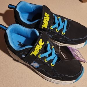 "The Wave" children's roller/skate shoes